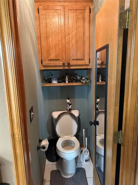 Bath - 873 Oaklawn Dr, Tuttle, OK 73089 photo 3 of 5