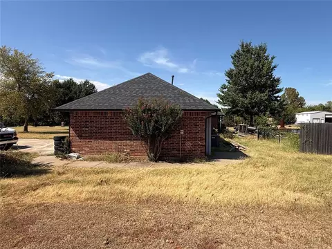 Exterior - 873 Oaklawn Dr, Tuttle, OK 73089 photo 7 of 13