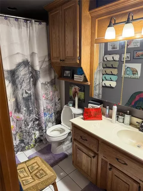 Bath - 873 Oaklawn Dr, Tuttle, OK 73089 photo 5 of 5