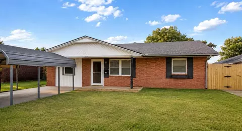 409 E Linden Ln, Mustang, OK 73064