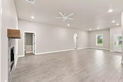 Living - 9508 Megans Way, Mcloud, OK 74851 photo 6 of 7