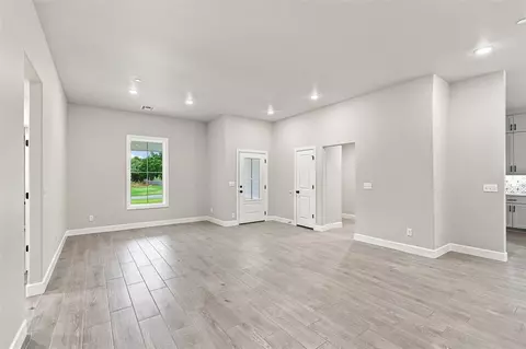 Living - 9508 Megans Way, Mcloud, OK 74851 photo 1 of 7