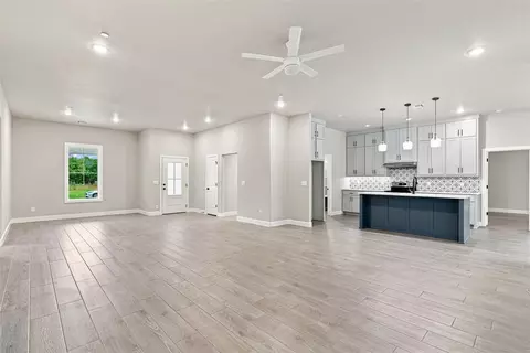 Living - 9508 Megans Way, Mcloud, OK 74851 photo 5 of 7