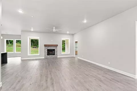 Living - 9508 Megans Way, Mcloud, OK 74851 photo 3 of 7