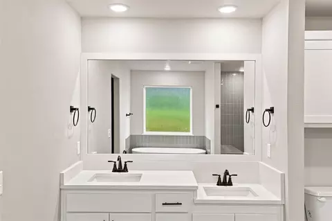 Bath - 9508 Megans Way, Mcloud, OK 74851 photo 3 of 7