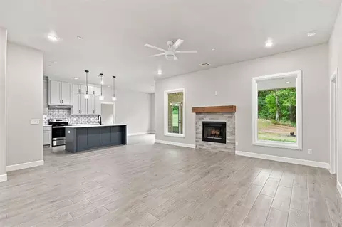 Living - 9508 Megans Way, Mcloud, OK 74851 photo 4 of 7