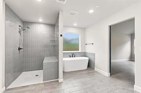 Bath - 9508 Megans Way, Mcloud, OK 74851 photo 2 of 7