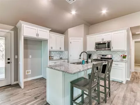 Kitchen - 796 Harrison St, Harrah, OK 73045 photo 3 of 9