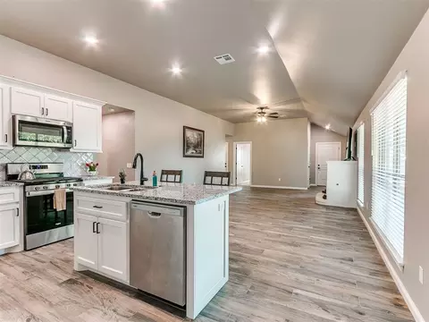 Kitchen - 796 Harrison St, Harrah, OK 73045 photo 7 of 9