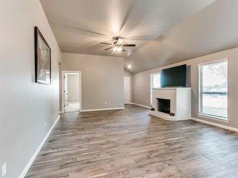 Living - 796 Harrison St, Harrah, OK 73045 photo 2 of 6