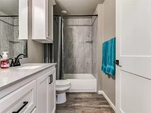 Bath - 796 Harrison St, Harrah, OK 73045 photo 5 of 6