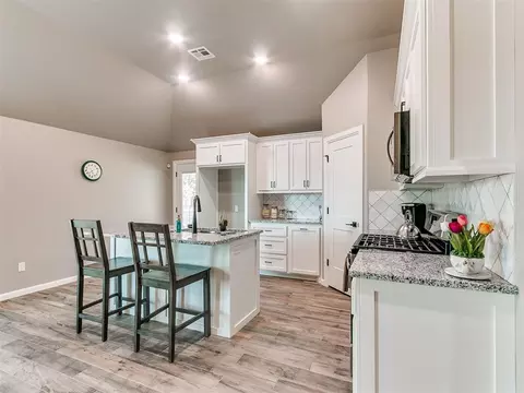 Kitchen - 796 Harrison St, Harrah, OK 73045 photo 4 of 9