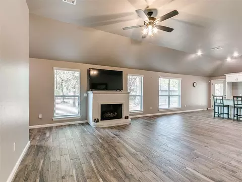 Living - 796 Harrison St, Harrah, OK 73045 photo 4 of 6