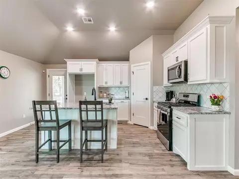 Kitchen - 796 Harrison St, Harrah, OK 73045 photo 2 of 9