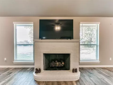 Living - 796 Harrison St, Harrah, OK 73045 photo 3 of 6