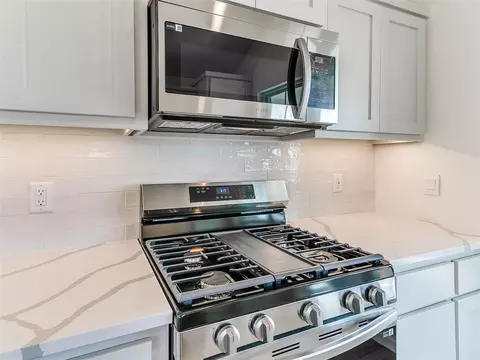 Kitchen - 18029 Austin Ct, Edmond, OK 73012 photo 4 of 5