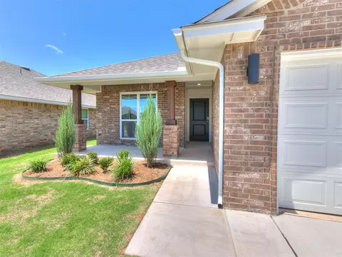 Exterior - 18029 Austin Ct, Edmond, OK 73012 photo 4 of 7