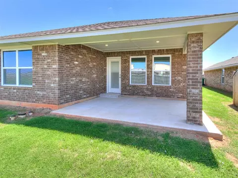Exterior - 18029 Austin Ct, Edmond, OK 73012 photo 5 of 7