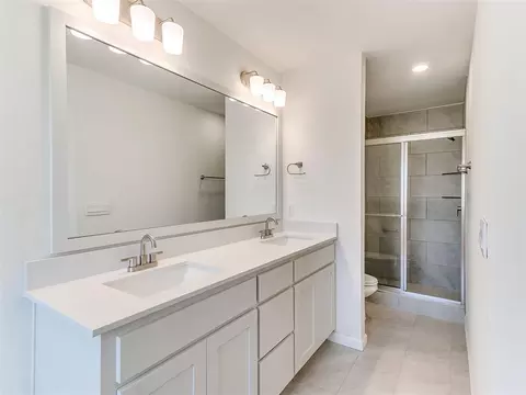 Bath - 18029 Austin Ct, Edmond, OK 73012 photo 3 of 6