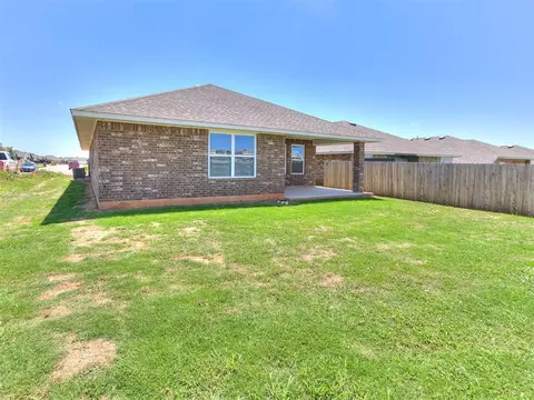 Exterior - 18029 Austin Ct, Edmond, OK 73012 photo 6 of 7