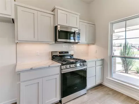 Kitchen - 18029 Austin Ct, Edmond, OK 73012 photo 3 of 5
