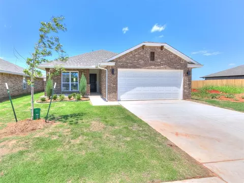 Exterior - 18029 Austin Ct, Edmond, OK 73012 photo 2 of 7