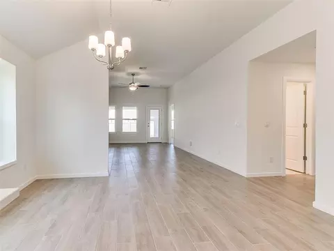 Living - 18029 Austin Ct, Edmond, OK 73012 photo 2 of 4