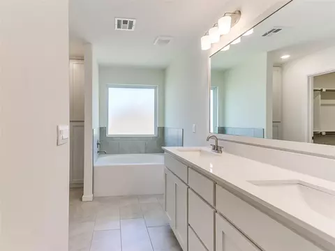 Bath - 18029 Austin Ct, Edmond, OK 73012 photo 5 of 6