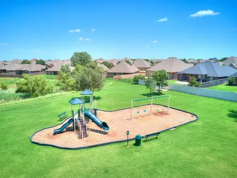 View/Area - 18029 Austin Ct, Edmond, OK 73012 photo 1 of 4