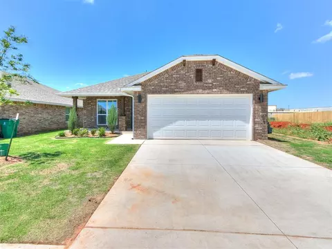 Exterior - 18029 Austin Ct, Edmond, OK 73012 photo 3 of 7