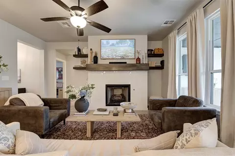 Living - 2801 SE 22nd St, Oklahoma City, OK 73160 photo 2 of 5