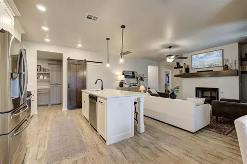 Kitchen - 2801 SE 22nd St, Oklahoma City, OK 73160 photo 4 of 9