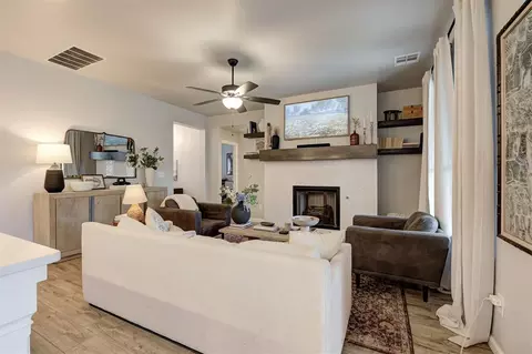 Living - 2801 SE 22nd St, Oklahoma City, OK 73160 photo 3 of 5