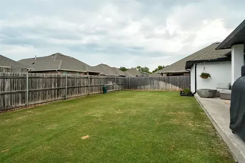 Exterior - 2801 SE 22nd St, Oklahoma City, OK 73160 photo 8 of 9