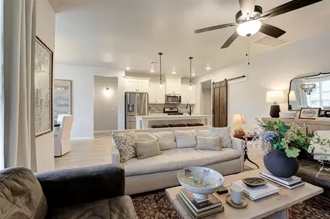 Living - 2801 SE 22nd St, Oklahoma City, OK 73160 photo 5 of 5