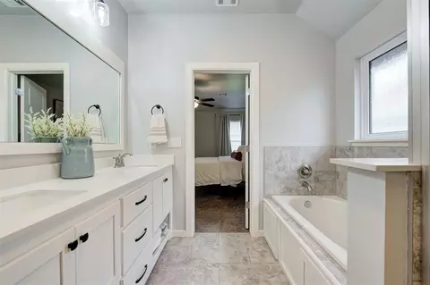 Bath - 2801 SE 22nd St, Oklahoma City, OK 73160 photo 3 of 6
