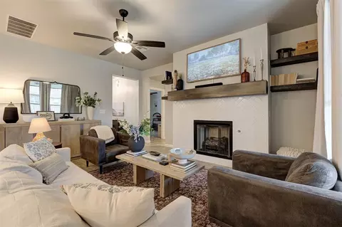 Living - 2801 SE 22nd St, Oklahoma City, OK 73160 photo 4 of 5