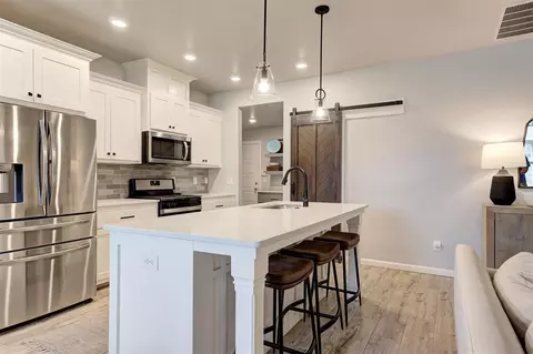 Kitchen - 2801 SE 22nd St, Oklahoma City, OK 73160 photo 3 of 9