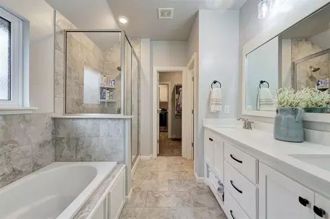 Bath - 2801 SE 22nd St, Oklahoma City, OK 73160 photo 1 of 6