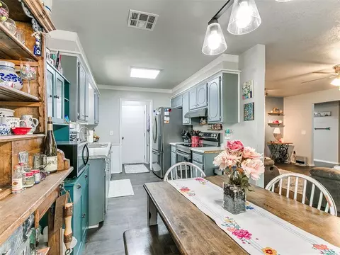 Kitchen - 392 Echo Ln, Harrah, OK 73045 photo 6 of 6