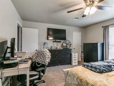 Bedroom - 392 Echo Ln, Harrah, OK 73045 photo 3 of 7