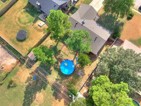 View/Area - 392 Echo Ln, Harrah, OK 73045 photo 3 of 4