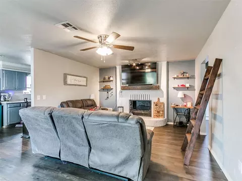 Living - 392 Echo Ln, Harrah, OK 73045 photo 5 of 5