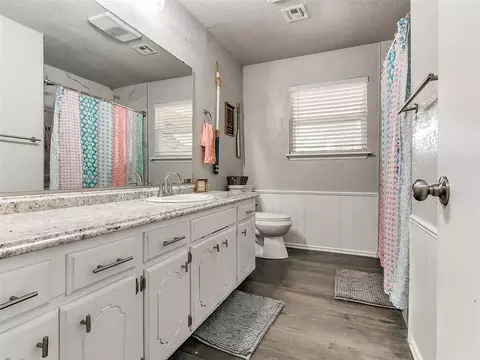 Bath - 392 Echo Ln, Harrah, OK 73045 photo 5 of 5