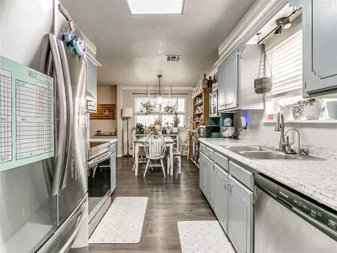 Kitchen - 392 Echo Ln, Harrah, OK 73045 photo 5 of 6