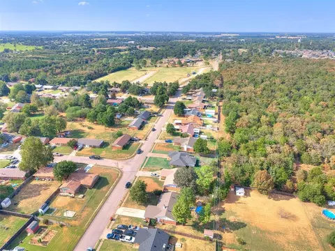 View/Area - 392 Echo Ln, Harrah, OK 73045 photo 4 of 4