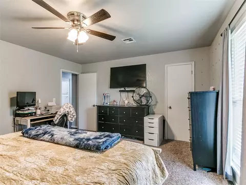 Bedroom - 392 Echo Ln, Harrah, OK 73045 photo 2 of 7
