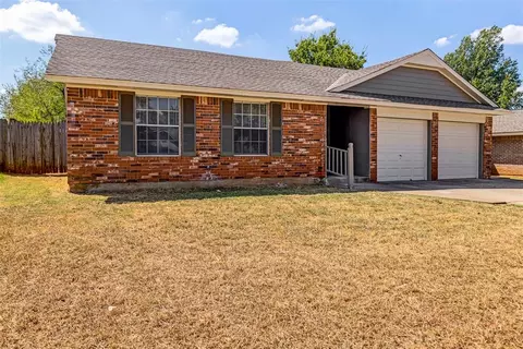 Exterior - 1104 Juno Cir, Edmond, OK 73003 photo 2 of 4