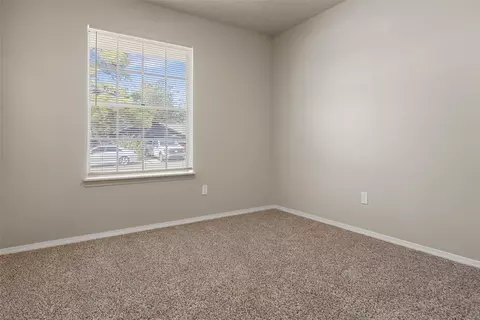 Bedroom - 1104 Juno Cir, Edmond, OK 73003 photo 3 of 6