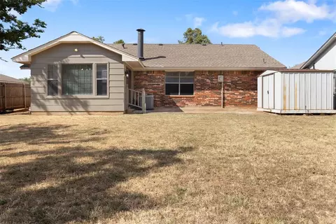 Exterior - 1104 Juno Cir, Edmond, OK 73003 photo 3 of 4